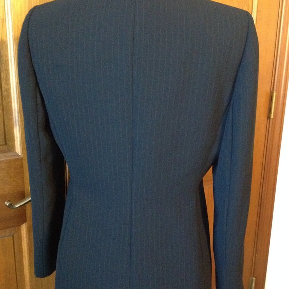 Le Suit Petite fully lined, long sleeve, black pin striped jacket, size 6p - Picture 2 of 2